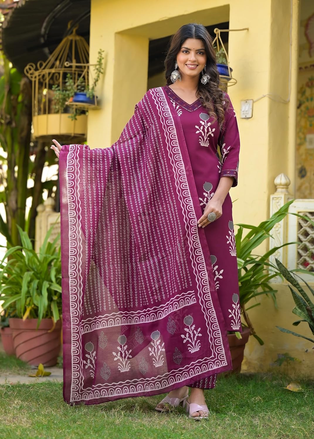 Women's Viscose Straight Printed Kurta And Pant Set With Dupatta - Image 3