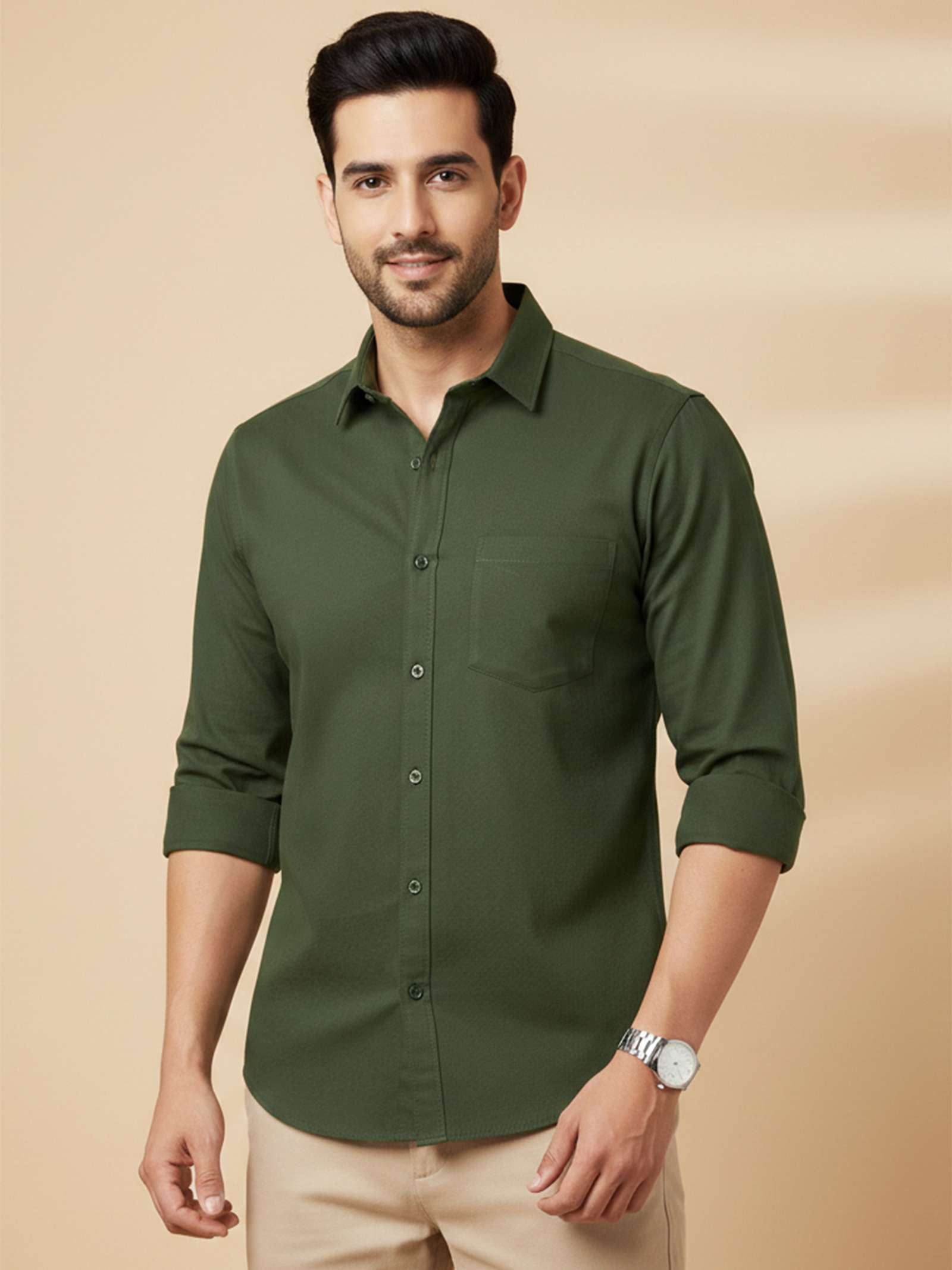 Men Regular Fit Solid Spread Collar Casual Shirt